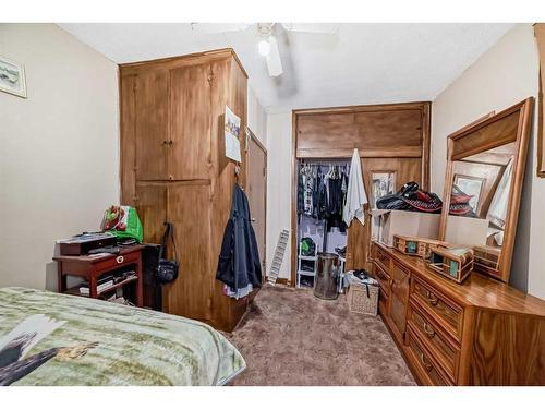 8123 33 Avenue Nw, Calgary, AB - Indoor Photo Showing Bedroom