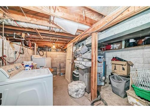 8123 33 Avenue Nw, Calgary, AB - Indoor Photo Showing Laundry Room