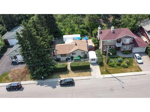 8123 33 Avenue Nw, Calgary, AB - Outdoor