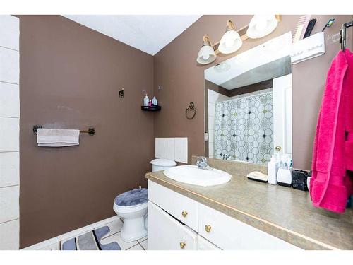 35 Falton Drive Ne, Calgary, AB - Indoor Photo Showing Bathroom