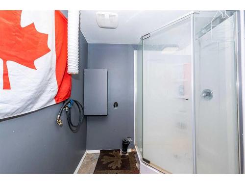 35 Falton Drive Ne, Calgary, AB - Indoor Photo Showing Bathroom