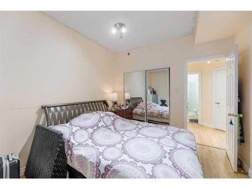 102-820 15 Avenue Sw, Calgary, AB - Indoor Photo Showing Bedroom