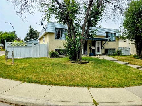 7801 & 7803 Hunterquay Road Nw, Calgary, AB - Outdoor