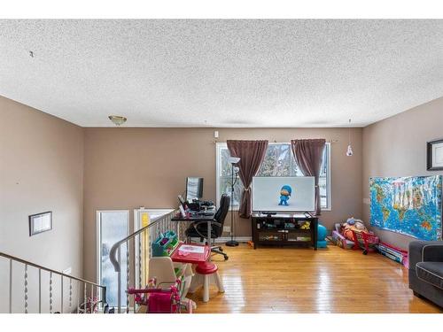 7801 & 7803 Hunterquay Road Nw, Calgary, AB - Indoor