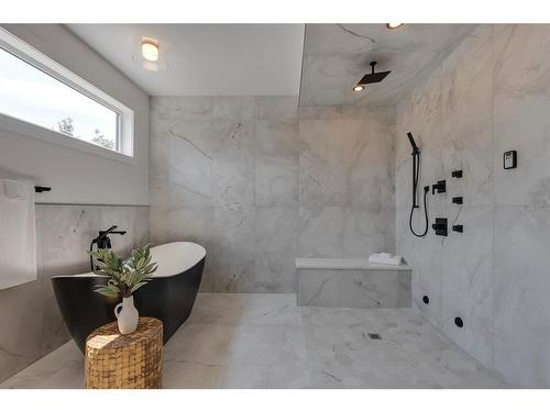 1312 22 Street Nw, Calgary, AB - Indoor Photo Showing Bathroom