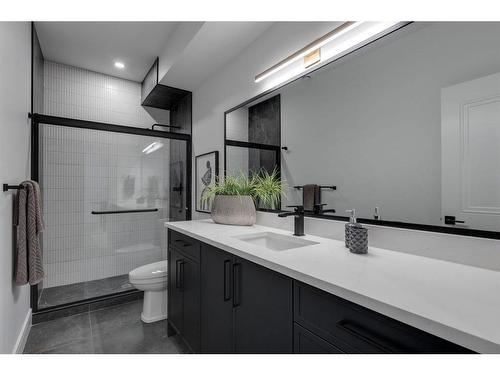 1312 22 Street Nw, Calgary, AB - Indoor Photo Showing Bathroom