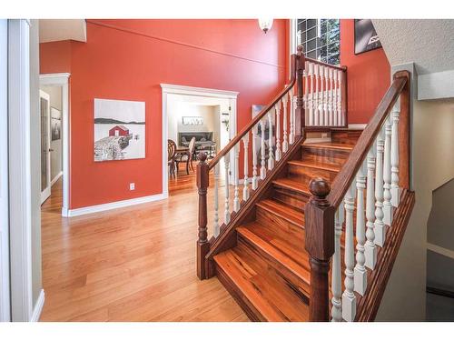 32 Hawkmount Heights Nw, Calgary, AB - Indoor Photo Showing Other Room