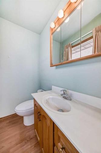 5124 Brockington Road Nw, Calgary, AB - Indoor Photo Showing Bathroom