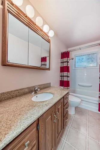 5124 Brockington Road Nw, Calgary, AB - Indoor Photo Showing Bathroom