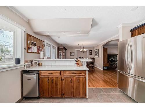 47 Lake Wapta Rise Se, Calgary, AB - Indoor Photo Showing Kitchen