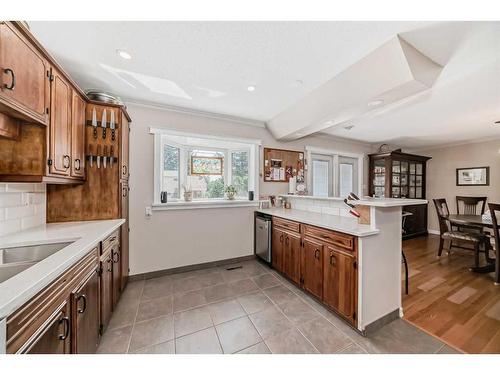 47 Lake Wapta Rise Se, Calgary, AB - Indoor Photo Showing Kitchen