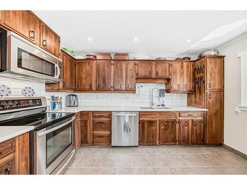 47 Lake Wapta Rise Se, Calgary, AB - Indoor Photo Showing Kitchen