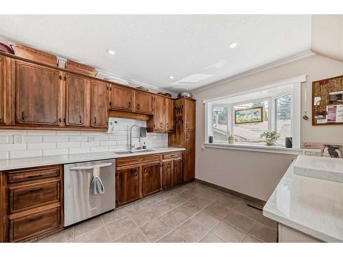 47 Lake Wapta Rise Se, Calgary, AB - Indoor Photo Showing Kitchen