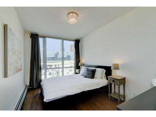 1202-450 8 Avenue Se, Calgary, AB - Indoor Photo Showing Bedroom