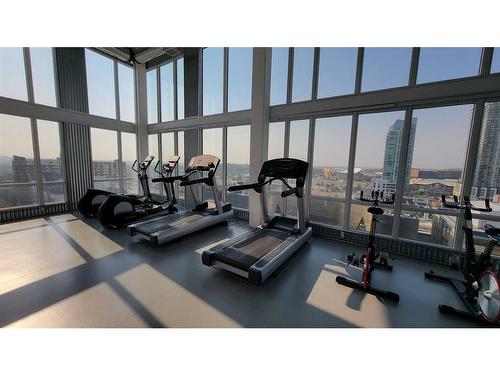 1202-450 8 Avenue Se, Calgary, AB - Indoor Photo Showing Gym Room