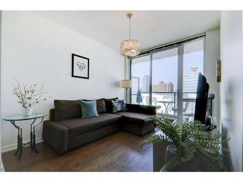 1202-450 8 Avenue Se, Calgary, AB - Indoor Photo Showing Living Room