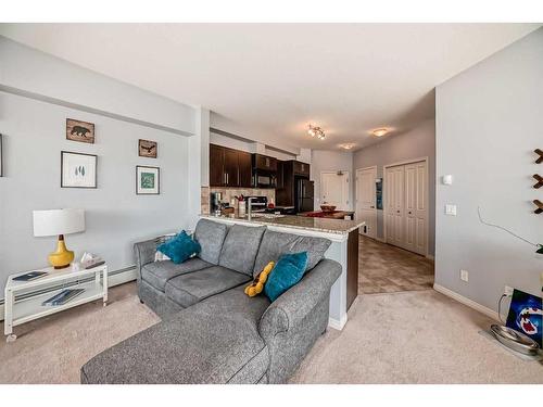 1314-1540 Sherwood Boulevard Nw, Calgary, AB - Indoor Photo Showing Living Room