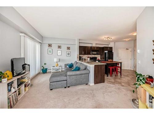 1314-1540 Sherwood Boulevard Nw, Calgary, AB - Indoor Photo Showing Living Room