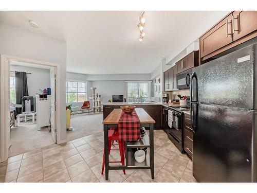 1314-1540 Sherwood Boulevard Nw, Calgary, AB - Indoor Photo Showing Kitchen