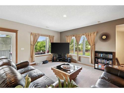 220 Country Lane Drive, Rural Rocky View County, AB - Indoor Photo Showing Living Room