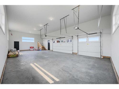 16225-Hamilton Heights Mews, Rural Foothills County, AB - Indoor Photo Showing Garage