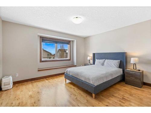 11 Towers Close, Red Deer, AB - Indoor Photo Showing Bedroom