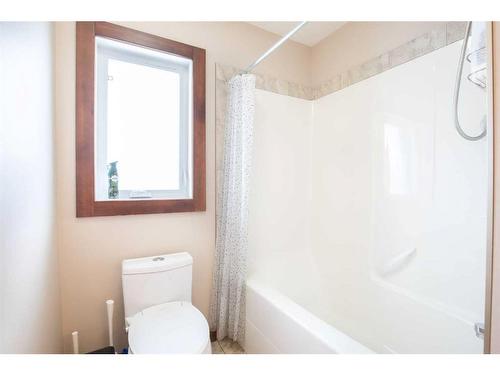 11 Towers Close, Red Deer, AB - Indoor Photo Showing Bathroom