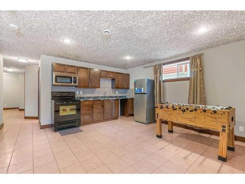 11 Towers Close, Red Deer, AB - Indoor Photo Showing Kitchen