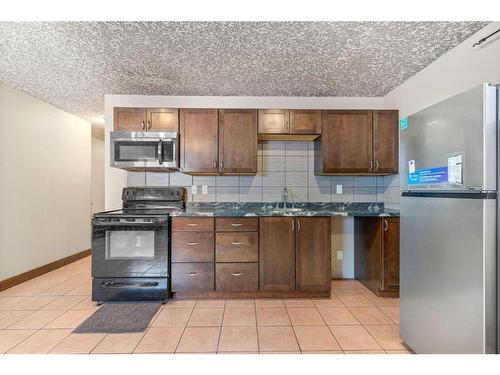 11 Towers Close, Red Deer, AB - Indoor Photo Showing Kitchen