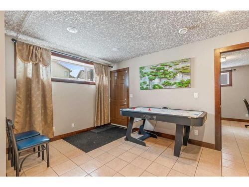 11 Towers Close, Red Deer, AB - Indoor Photo Showing Other Room