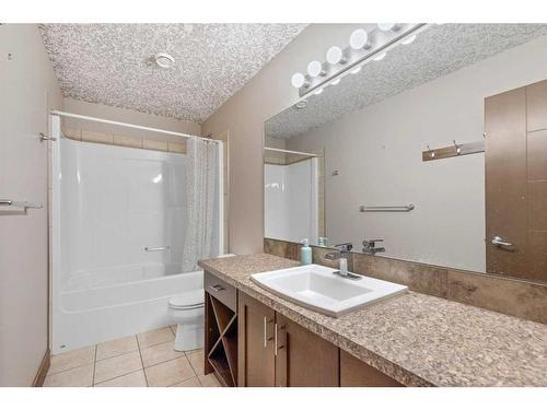 11 Towers Close, Red Deer, AB - Indoor Photo Showing Bathroom