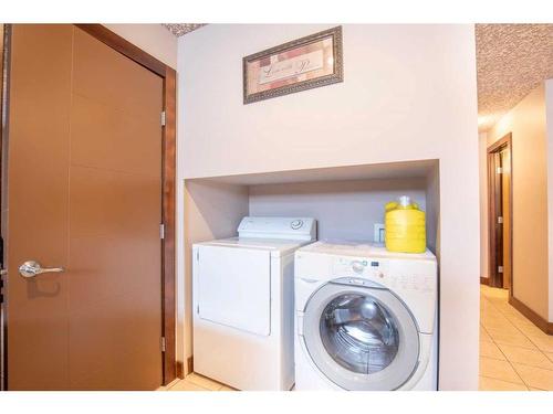 11 Towers Close, Red Deer, AB - Indoor Photo Showing Laundry Room