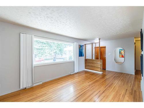 2028 6 Street Ne, Calgary, AB - Indoor Photo Showing Other Room