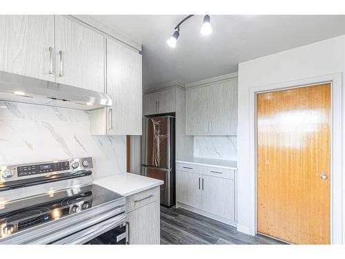 2028 6 Street Ne, Calgary, AB - Indoor Photo Showing Kitchen With Stainless Steel Kitchen