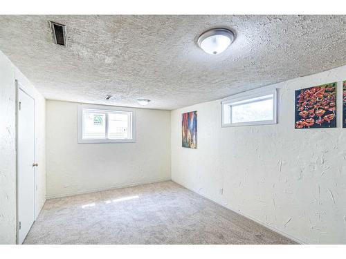 2028 6 Street Ne, Calgary, AB - Indoor Photo Showing Other Room