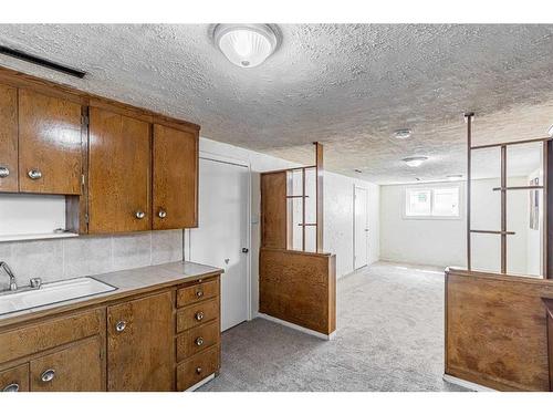 2028 6 Street Ne, Calgary, AB - Indoor Photo Showing Kitchen