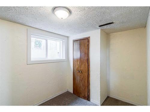 2028 6 Street Ne, Calgary, AB - Indoor Photo Showing Other Room