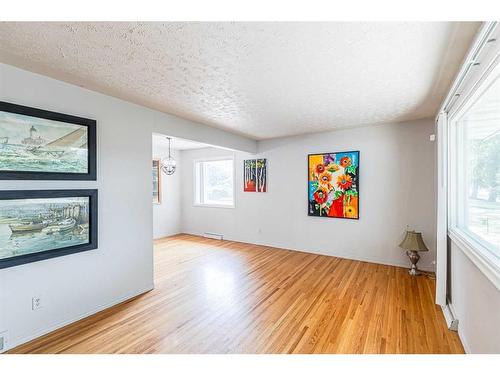 2028 6 Street Ne, Calgary, AB - Indoor Photo Showing Other Room