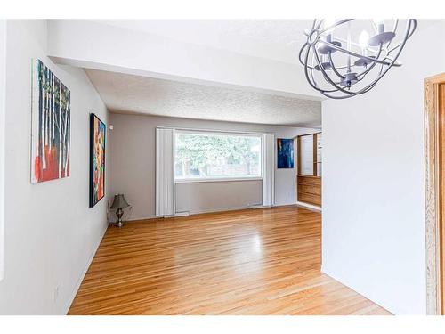 2028 6 Street Ne, Calgary, AB - Indoor Photo Showing Other Room