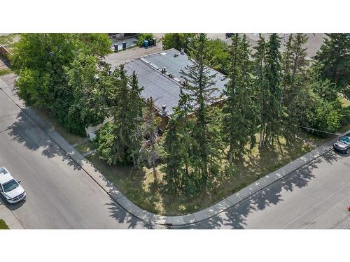 7703 41 Avenue Nw, Calgary, AB 