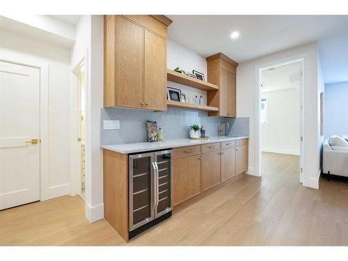 116 Malibou Road Sw, Calgary, AB - Indoor Photo Showing Kitchen