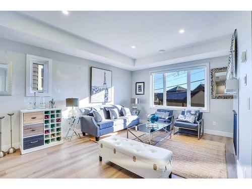 2-2633 1 Avenue Nw, Calgary, AB - Indoor Photo Showing Living Room