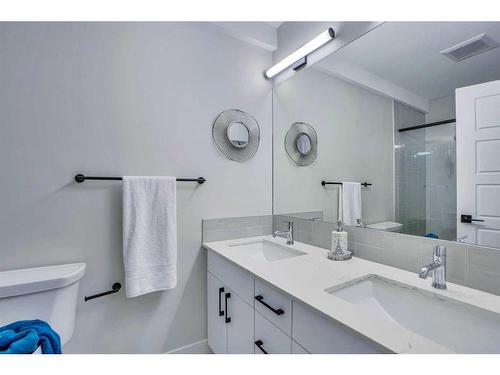 2-2633 1 Avenue Nw, Calgary, AB - Indoor Photo Showing Bathroom