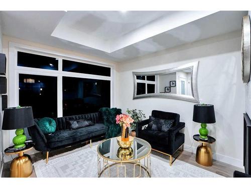 1-2633 1 Avenue Nw, Calgary, AB - Indoor Photo Showing Living Room