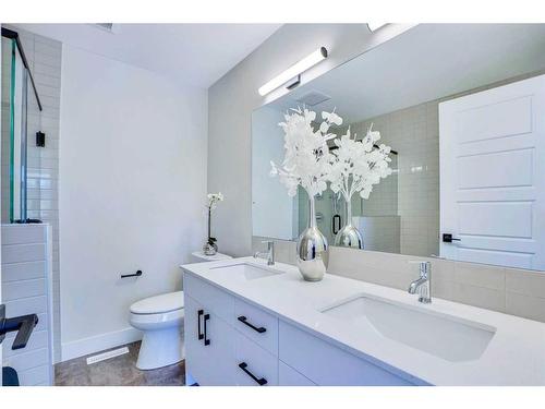 1-2633 1 Avenue Nw, Calgary, AB - Indoor Photo Showing Bathroom