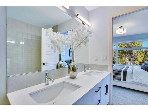 1-2633 1 Avenue Nw, Calgary, AB - Indoor Photo Showing Bathroom