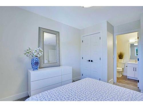 1-2633 1 Avenue Nw, Calgary, AB - Indoor Photo Showing Bedroom