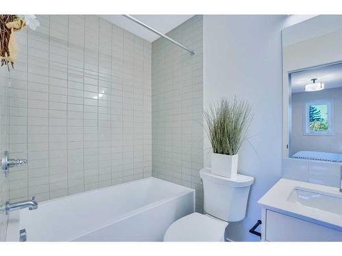 1-2633 1 Avenue Nw, Calgary, AB - Indoor Photo Showing Bathroom