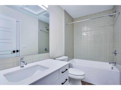 1-2633 1 Avenue Nw, Calgary, AB - Indoor Photo Showing Bathroom