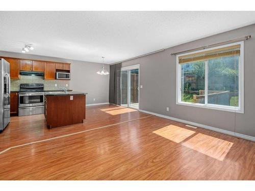 81 Royal Elm Road Nw, Calgary, AB - Indoor Photo Showing Kitchen